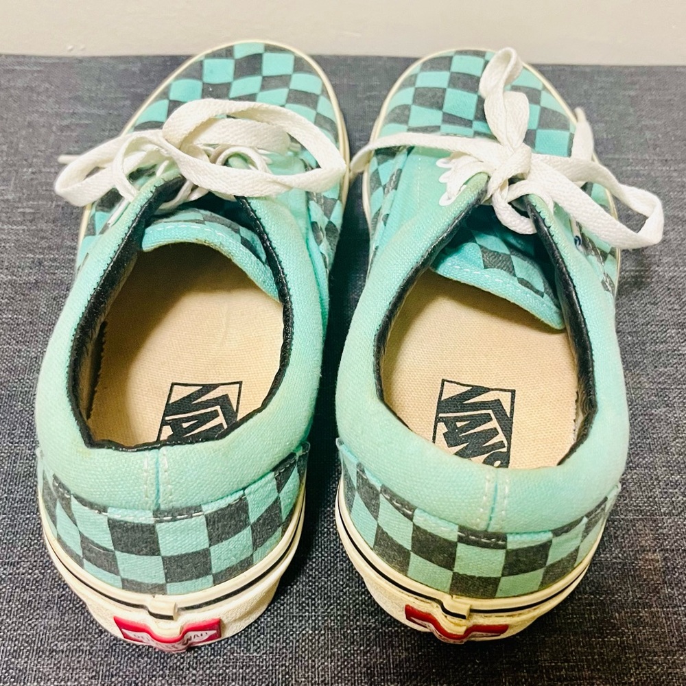 Green and black vintage checkered vans
Excellent excellent condition 
6.5W